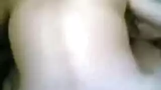 شابة جميلة تمص وتتناك في بيت فلاحي