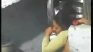 سلالم خفية إكس إكس إكس: الجارة تُنكح وتُقبل