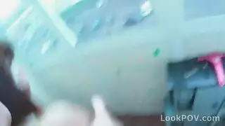 فتاة إبوني تشتهي ممارسة الجنس في السيارة مع عشيقها المسلم