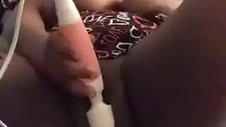 قوة سوداء تتناوب على ثقوبها