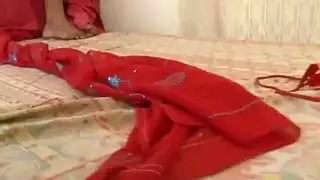 نجوم الأفلام الإباحية يسيرون على السجادة الحمراء بإثارة صريحة