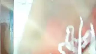 إناث ممتلئات الجسم مع رفاق كلاب في مشهد صريح