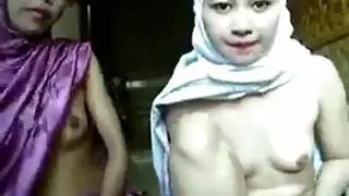 مشهد إباحي لمراهقة محجبة في جنس شرجي وتدليك أثداء