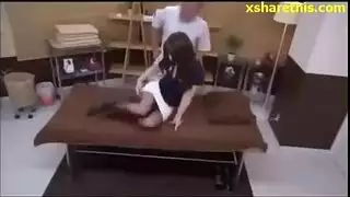 صديقة آسيوية ملتزمة تجرب الشرج لأول مرة بقسوة