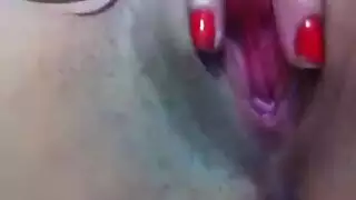 فتاة مثيرة تصور جلسة استمناء عارية