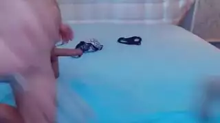 سمراء ذات خطوط سمراء مثالية تأخذ قضيبًا ضخمًا بأسلوب رعاة البقر