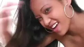 المؤدية اليابانية المثيرة تأخذ عدة أعضاء ذكورية في عربدة مجنونة