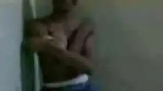 شقة تتحول إلى بيت دعارة: بنات مصرية في جنس متواصل