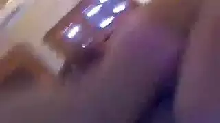 نكاح محرم: قضيب أخيها الصلب يحفر فيها وهي زرقاء