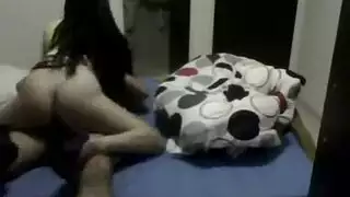 ميلف مصرية تقفز على زب سميك في جنس عربي ساخن