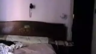 مشهد إباحي مصري: فتاة ممتلئة ترقص وتأخذ زب قوي