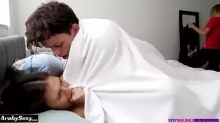 مضاجعة محرمة: شاب وسيم وزوجة أبيه يمارسان الجنس المكثف