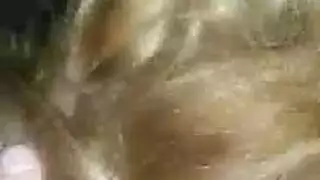ربة منزل ممتلئة الصدر تُقبض عليها تلعب بكسها، ثم تُضاجع بعنف