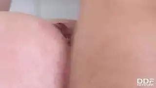 جنس في العيادة: طبيب إيطالي يدك كس مريضته المثير