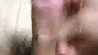 مراهقة كورية هاوية تستمني بعد التعرّي