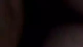 العاهرة السمراء الصغيرة إيفا كاي تمت ممارسة الجنس معها بقوة بواسطة قضيب أسود كبير في مشهد إباحي