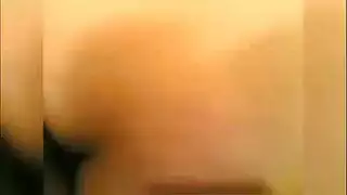 موزه هجمه تركب على زبر عشيقها وتتدلع عليه وتتفشخ منه فشخ جامد
