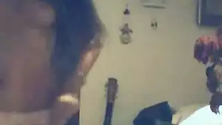 فتاة شرق أوسطية تخلع ملابسها وتتناك في عرض كام صريح