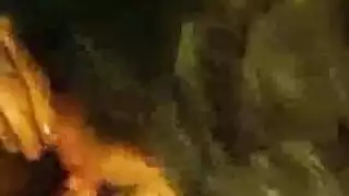 نجمة السكس الهندي كارينا كابور في مشهد جنسي ملتهب