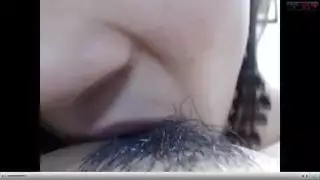 لسان حبيبتي يمارس الجنس مع كسي في جلسة لعق شديدة