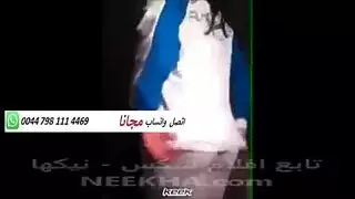 رقصة خليجية إباحية: هز نهود ومؤخرة كبيرة في مشهد صريح