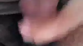 قضيب إباحي كبير وصلب مراهق يستمني حتى يقذف حمله