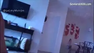 تابو عائلي إباحي: الأم تسيطر على قضيب ابنها