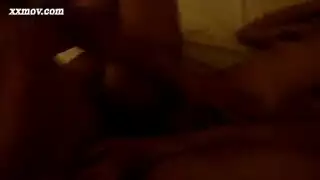 بري شقراء العضلات