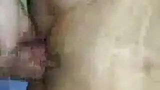 مراهقون صغار في مشهد إباحي صريح