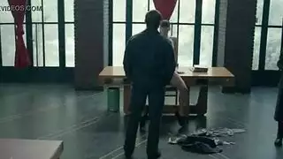 مدرسة النيك: المعلم يوضح تقنيات إباحية حقيقية للطلاب