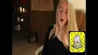 صور عارية خلسة على سناب شات: مراهقة ترسل صورًا فاحشة للمتابعين