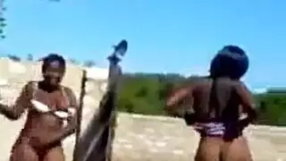 التوق لقضيب الوحش: عاهات تتوسل لقضيب الوحش