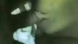 فتاة محجبة تستمني حتى النشوة ثم تمارس الجنس مع رجال متعددين