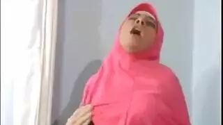 مراهقة محجبة تُنك نيكًا أماميًا وخلفيًا بقوة