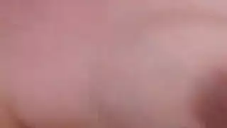 عراك جماعي عنيف مع حركات قضيب ضخم غير مغطى