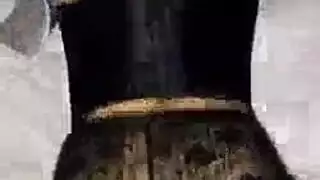 عربدة جماعية في حافلة صينية مجموعة قذف داخلي وعلى الوجه