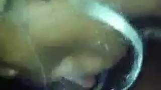 قضيب شاب يضرب حلق متقيء ببطء