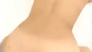 فتاة عربية ممتلئة تبتلع كل بوصة