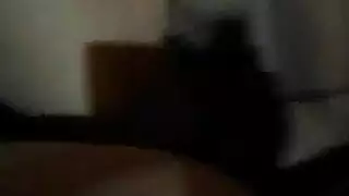 العاهرة الشقراء المبتلة إنجي تتمدد بقضيب وحشي