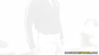 عصابة عرقية: الأم والابنة تأخذان وحش bbc معًا