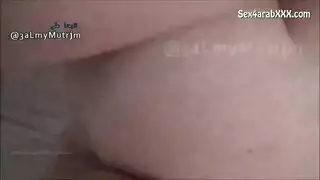 عاهرة مراهقة تأخذ قضيب أبيها الكبير