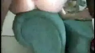 أسود يغتصب سمراء بريئة في فيلم جنسي حميمي من وجهة النظر