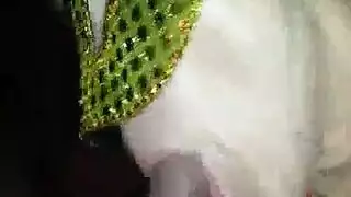 السحاقيات معصوب العينين والإصبع بالإصبع كس بعضهم البعض لأنه شعور جيد للغاية