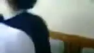 عاهرة ممتلئة تأخذه بعمق للمتعة