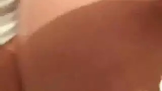 المرة الأولى مع أليكسيس فوكس في الحمام