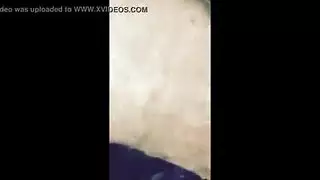 جنس ثلاثي صريح: الزوجة التي تئن تحصل على شرجي ومهبلي في وقت واحد