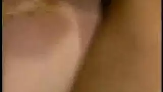فراخة يائسة تبتلع سائل الفارس