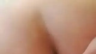 فيلم إباحي بقضيب أسود كبير: تدمير شقراء صغيرة على طاولة العشاء