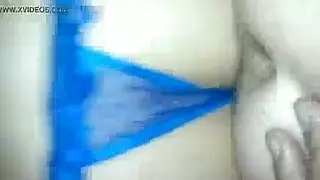 جلسة جنس جماعي شقراء: يركبونه بينما صديقته غائبة