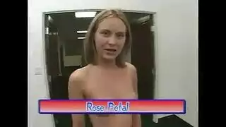 جلسة مص عميق مكثفة وشراب السائل المنوي